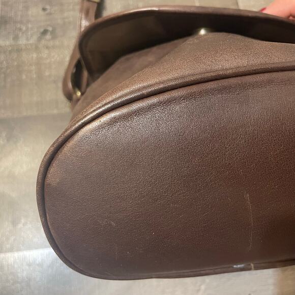 Ellington Vintage Leather Adjustable Strap Crossbody Bag Unisex Dark Brown - Picture 7 of 14